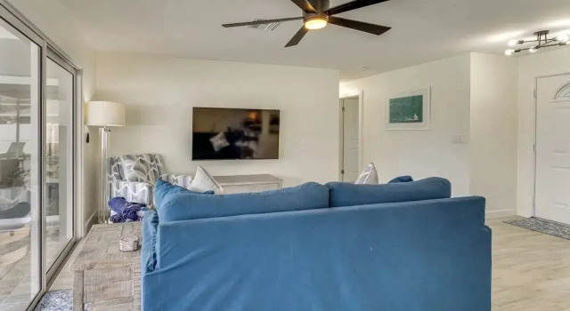 Fish & Swim: Waterfront Home w/ Dock in Cape Coral, Book Feriehus Villaer i Florida, Villa