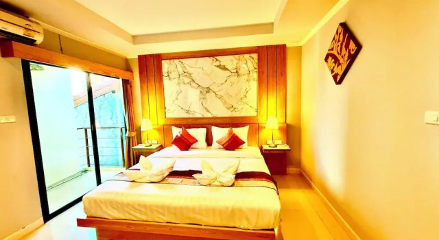 Двухместный номер Deluxe с балконом и с видом на горы KS Residence Patong