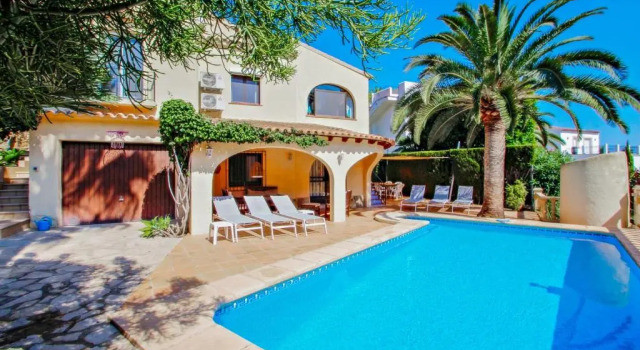 Коттедж Sola - pretty holiday property with garden and private pool in Benissa
