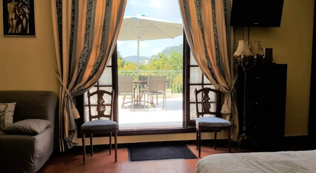 B&B with charm, quiet, kitchen, sw pool, Забронировать Отель «постель и завтрак» Грас Route Napoléon