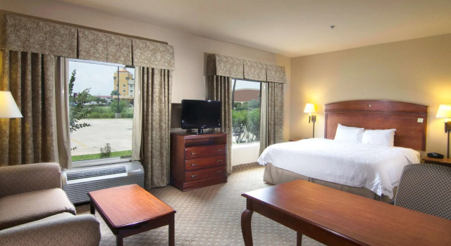 Двухместный люкс c 1 комнатой Hampton Inn and Suites-Brownsville