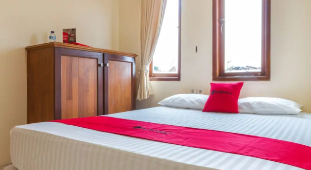 Двухместный номер Standard RedDoorz near Pasar Pagi 2 by Cassana