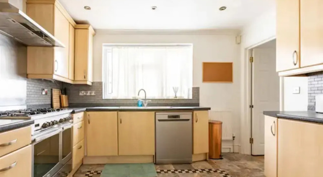 Коттедж Cosy 3 Bedroom House in Kingston