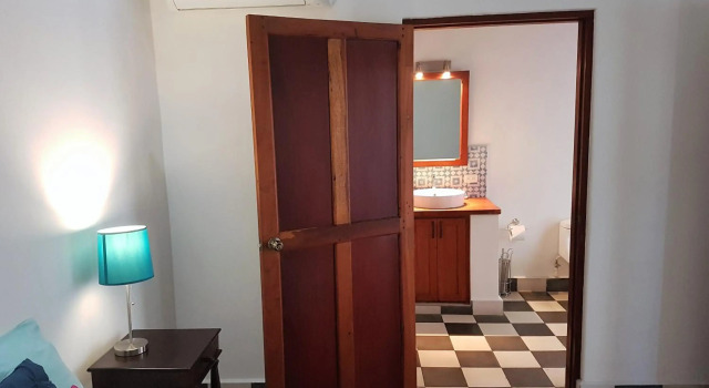 Lovely new-build colonial house with plunge pool, Rezerwuj Hotel Hotele w Granada Region z parkingiem, Parking