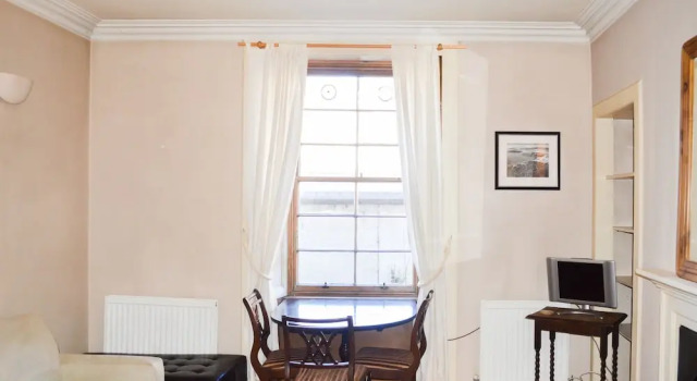 Peaceful 1 Bedroom Edinburgh Home