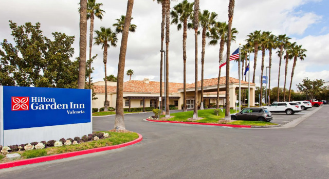 Кровать в общем номере Hilton Garden Inn Valencia Six Flags