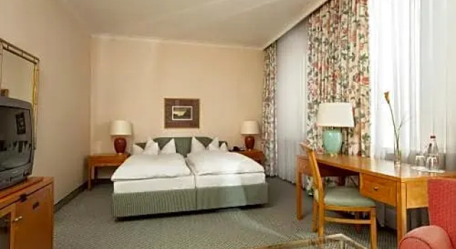 Номер Superior с балконом Wyndham Grand Bad Reichenhall Axelmannstein