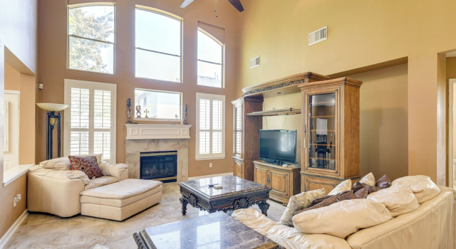 Коттедж 3,500-sq-ft Retreat w/ Private Yard in Sugar Land!