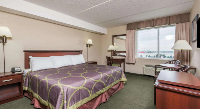 Super 8 by Wyndham Mississauga