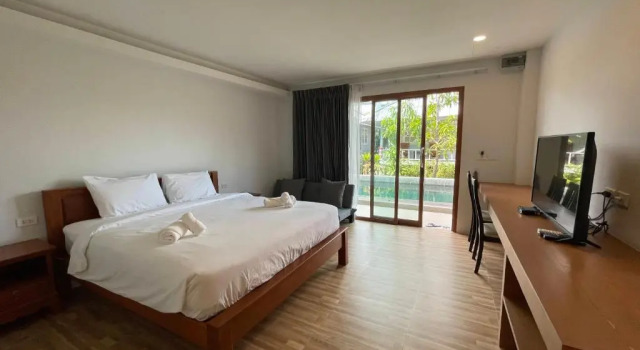 Двухместный номер с видом на бассейн Utopia Resort