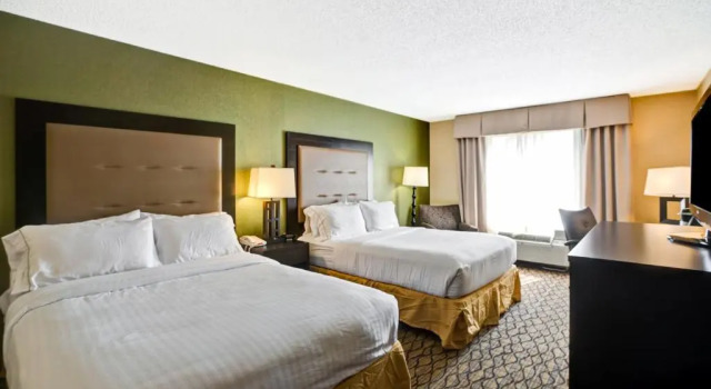 Четырёхместный номер Standard Holiday Inn Express Hotel & Suites Christiansburg by IHG