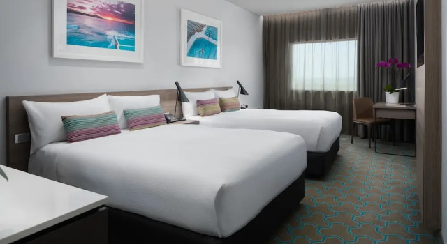 Четырёхместный номер Deluxe Rydges Sydney Airport Hotel
