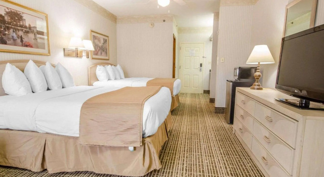 Четырёхместный номер Standard Clarion Pointe Louisville East