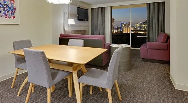 Люкс c 1 комнатой с балконом Crowne Plaza Dallas Downtown by IHG