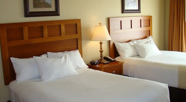Четырёхместный номер Deluxe c 1 комнатой StoneCreek Lodge