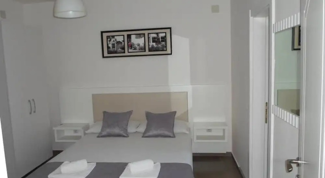 Apartments and Rooms Four Roses, Rezerwuj Apartament Ulcinj 