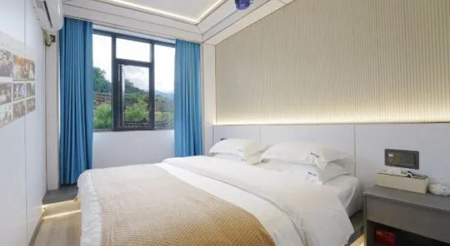 Семейный люкс Xijiang Qianhu Miao Village Mufeng Mountain Courtyard B&B (No. 6 Fengyu Bridge Branch)
