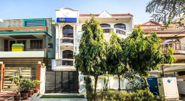 FabHotel Ivy Inn - Nr ISKCON Temple Noida Sec 35, Забронировать Отель Нойда штат Уттар-Прадеш