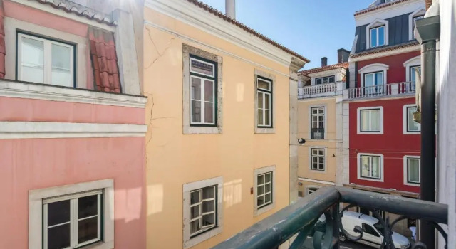 Perfect 1 bed in Chiado with AIRCON, Забронировать Отель Санта-Мария-Майор Лиссабон, рядом с Money Museum
