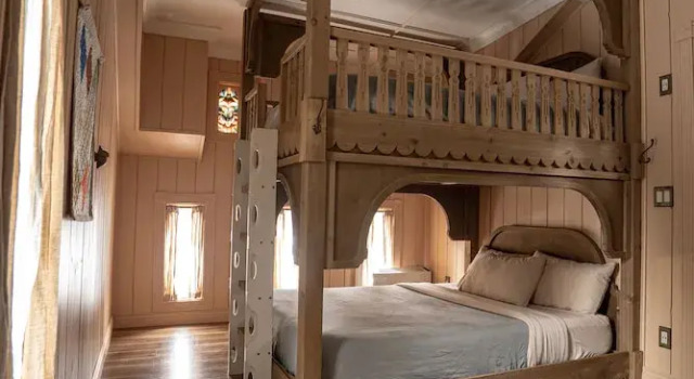 Charmed Resorts, Rezervovat Rekreační dům Chaty v Crowsnest Pass, Chalupa
