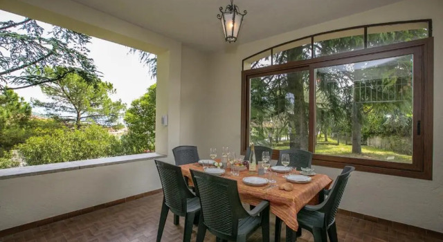Апартаменты Villa Alberti Apt Bruna 900m from Garda lake with Shared Garden - Happy Rentals