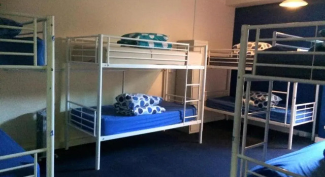 Кровать в общем номере Port Adelaide Backpackers