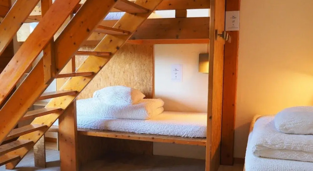 Кровать в общем номере Auberge de Jeunesse HI La Clusaz