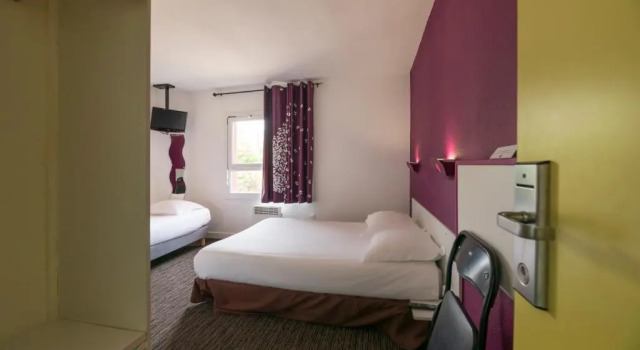 Трёхместный номер Standard Hôtel Cerise Auxerre