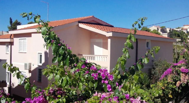 Apartment With one Bedroom in Banjol, With Wonderful sea View, Enclose, Prenota Appartamento Hotel a Isole Quarnerine con parcheggio, Parcheggio