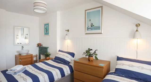 Ty Haf, Book Hotel Llanfaelog 