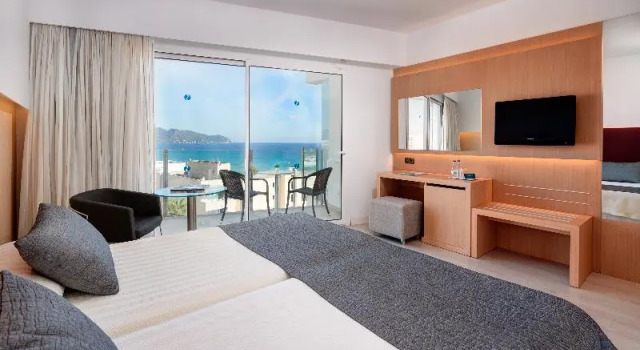 Номер Standard с балконом CM Playa del Moro