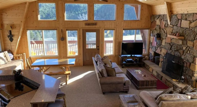 Dog Friendly West Fork Haven with Hot Tub by AAA Red Lodge Rentals, Book Hotel Hoteller i Red Lodge med parkering, Parkering