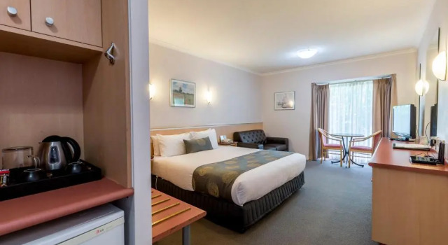 Номер Executive The Waverley International Hotel