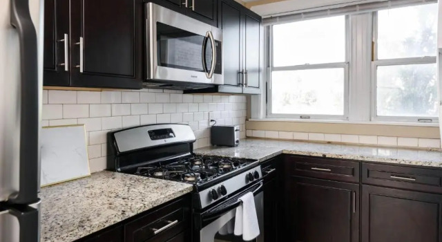Апартаменты Classic CWE 2BR with Full Kitchen by Zencity