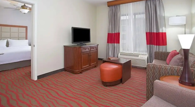 Четырёхместный люкс с 2 комнатами Homewood Suites Phoenix Avondale