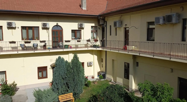 LUNA, Varaa Hotelli Oradea 