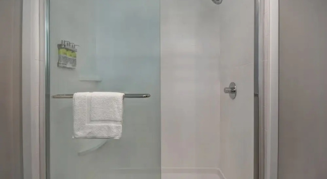 Четырёхместный номер Standard с балконом и рядом с пляжем Holiday Inn Express & Suites - Galveston Beach by IHG