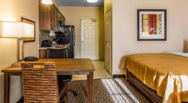 Четырёхместный люкс MainStay Suites Watford City - Event Center