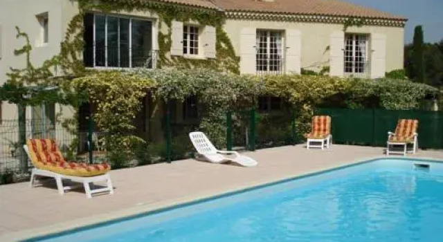 Gîte Luberon 6 personnes avec piscine, Забронировать Отель Л'Иль-сюр-ла-Сорг Воклюз