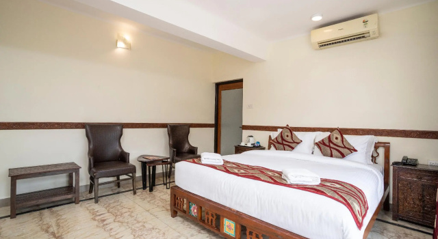 Номер Standard Stone Wood Riverfront Resort, Siolim