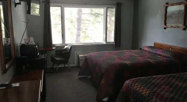Четырёхместный номер Standard с красивым видом из окна Rimrock Lodge LLC