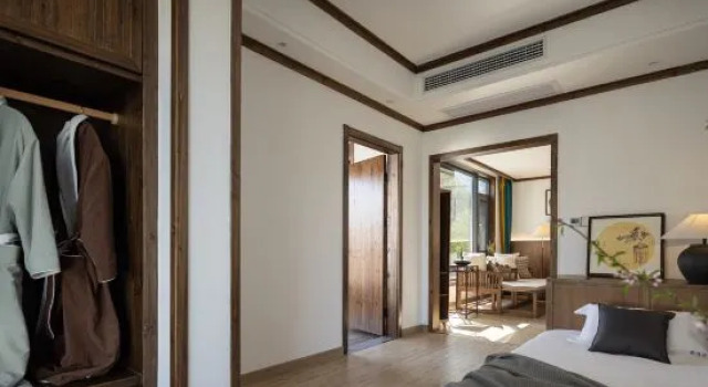 Семейный люкс с 2 комнатами с балконом Floral Hotel Wuyuan Huiyuge Hotel