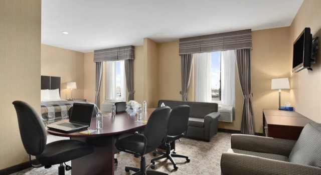 Люкс Days Inn by Wyndham Brampton