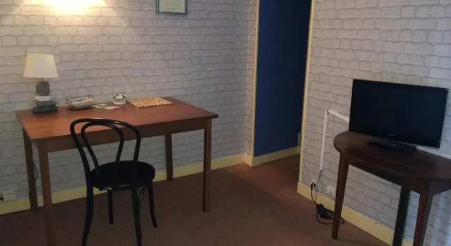 Hotel Restaurant La Goutte Noire, Prenota Hotel cantone di Châteaumeillant 