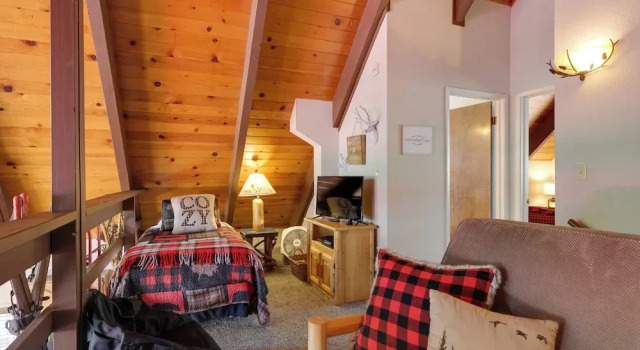 Furnished Deck: High Sierra Cabin in Twain Harte!, Забронировать Дом для отпуска Мивок-Виллидж Stanislaus National Forest