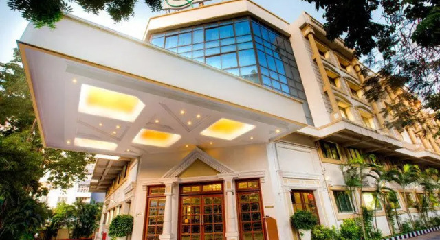 Кровать в общем номере Radha Regent, Chennai