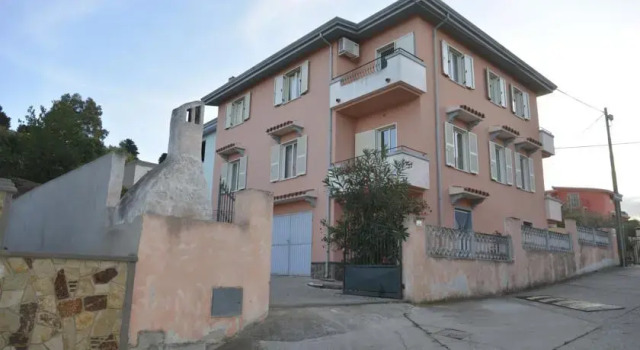 B&B Santu Pretu, Забронировать Отель «постель и завтрак» Отели в центре Гальтелли, в центре