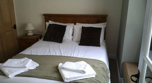 The Crown Hotel, Забронировать Отель Коруэн Клоид