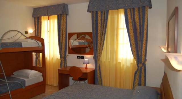 Standard Vierer Zimmer Hotel Anfora