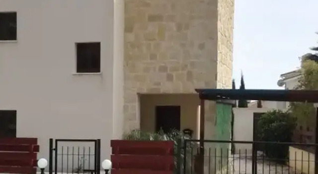 Modern Luxury Villa in Peyia, Near Coral bay Beach, w/ Private Pool an, Varaa Villa Mökit kohteessa Korallilahti, Mökki